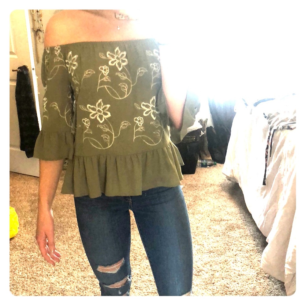 Small // off the shoulder shirt
